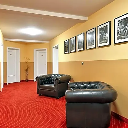 Hotel Auf Wolke 8 *
