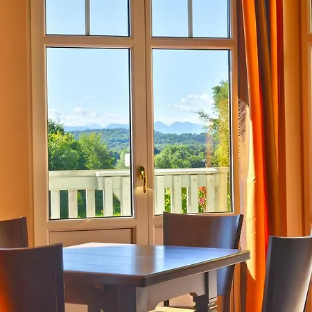 Hotel Auf Wolke 8 *